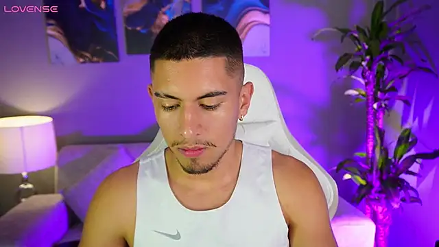 Snapshot of Aaronfox_x chatting on January 2025 02:35:02 AM Aaronfox x online show from January 2025 02:35:02 AM