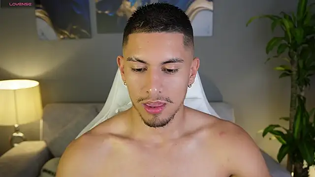 Snapshot of Aaronfox_x chatting on January 2025 12:43:02 AM Aaronfox x online show from January 2025 12:43:02 AM