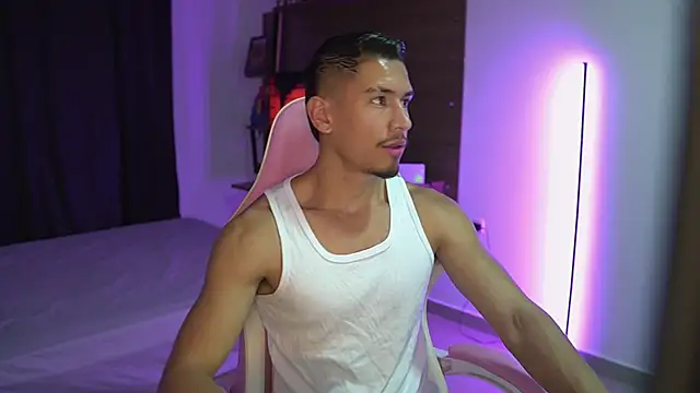Snapshot of Aaronfox_x chatting on April 2026 11:55:02 PM Aaronfox x online show from April 2026 11:55:02 PM