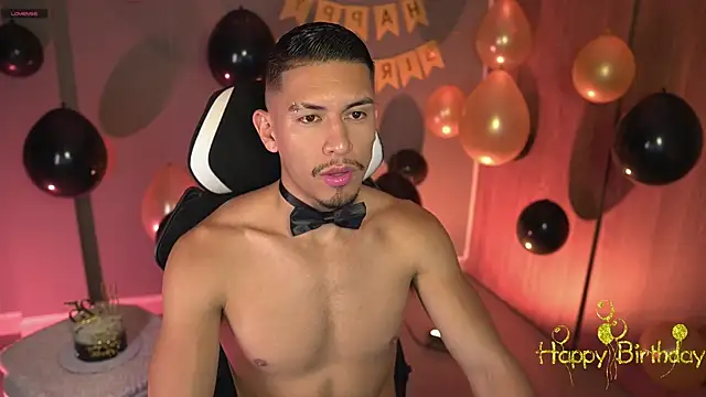 Snapshot of Aaronfox_x chatting on May 2026 05:01:02 AM Aaronfox x online show from May 2026 05:01:02 AM