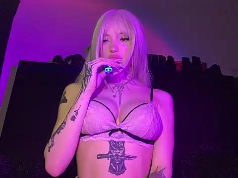 madelinexx online show from February 2025 06:59:01 PM