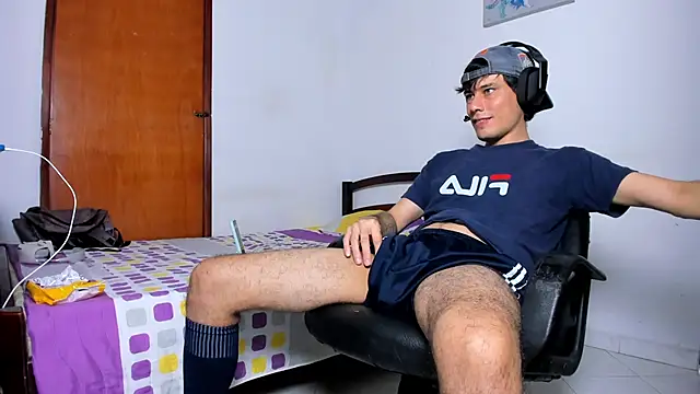 Huge latin cock online show from December 2024 10:26:02 PM