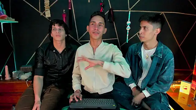 Snapshot of MillersKink chatting on November 2025 10:03:02 PM MillersKink online show from November 2025 10:03:02 PM