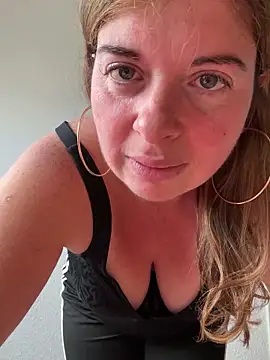 Snapshot of Lombada chatting on September 2025 08:31:02 AM Lombada online show from September 2025 08:31:02 AM