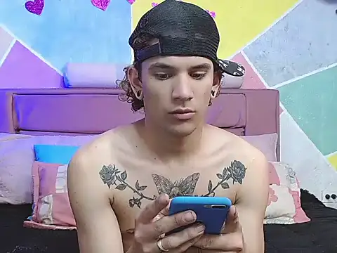 tylor boy online show from September 2025 03:33:02 AM