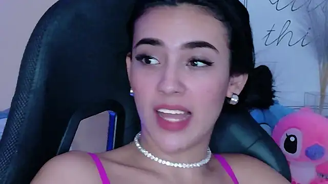 IsaValencia online show from October 2025 02:04:01 AM