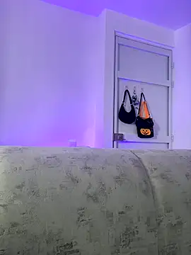 IsaValencia online show from November 2025 01:55:02 PM