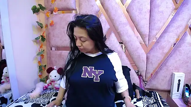 Snapshot of slut_anal_ chatting on February 2026 08:14:02 PM slut anal online show from February 2026 08:14:02 PM