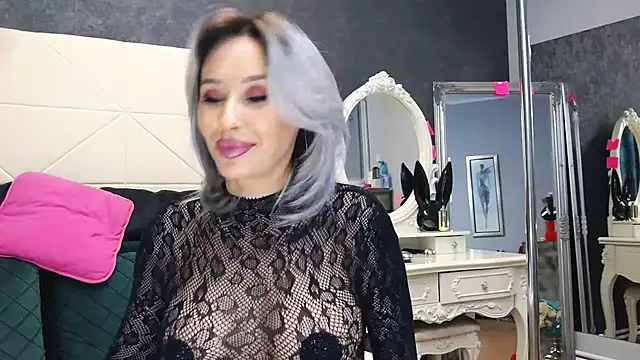 IssaSmith online show from March 2025 11:39:02 AM