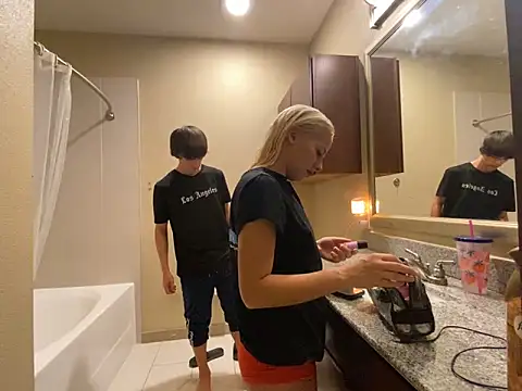 girlfriendmissy online show from January 2025 06:05:01 PM