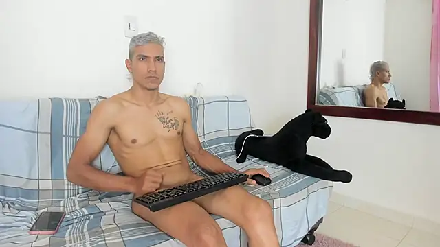 Snapshot of QuinnAndpuma1 chatting on March 2025 05:51:01 AM QuinnAndpuma1 online show from March 2025 05:51:01 AM