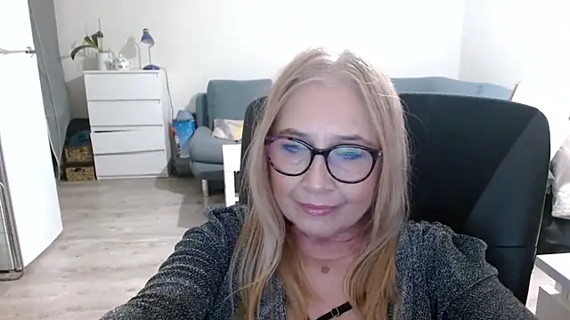 sofia xkiss online show from February 2025 02:43:01 PM