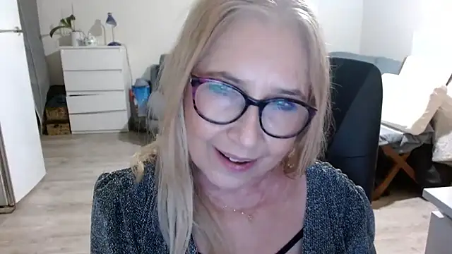 sofia xkiss online show from February 2025 06:19:02 PM