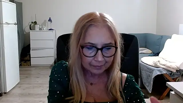 sofia xkiss online show from February 2025 02:42:02 PM