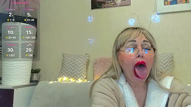 Snapshot of SusieNoreen chatting on January 2025 11:23:02 AM SusieNoreen online show from January 2025 11:23:02 AM
