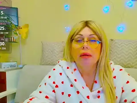 Snapshot of SusieNoreen chatting on February 2025 10:23:01 AM SusieNoreen online show from February 2025 10:23:01 AM