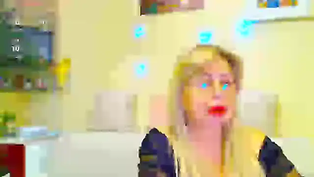 Snapshot of SusieNoreen chatting on February 2025 01:00:02 AM SusieNoreen online show from February 2025 01:00:02 AM