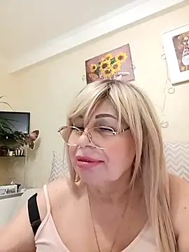 Snapshot of SusieNoreen chatting on February 2025 03:56:02 AM SusieNoreen online show from February 2025 03:56:02 AM