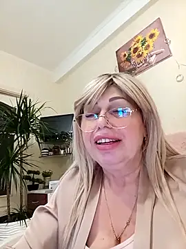 Snapshot of SusieNoreen chatting on February 2025 10:06:02 AM SusieNoreen online show from February 2025 10:06:02 AM