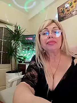 Snapshot of SusieNoreen chatting on February 2025 02:14:02 PM SusieNoreen online show from February 2025 02:14:02 PM
