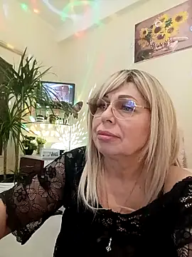Snapshot of SusieNoreen chatting on February 2025 10:52:01 AM SusieNoreen online show from February 2025 10:52:01 AM