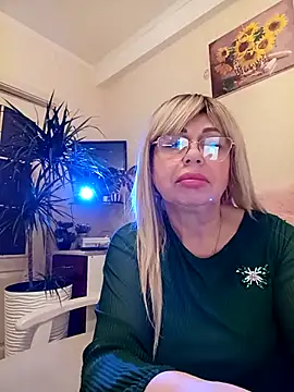 Snapshot of SusieNoreen chatting on March 2025 02:04:02 AM SusieNoreen online show from March 2025 02:04:02 AM