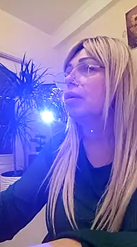 Snapshot of SusieNoreen chatting on March 2025 08:38:02 AM SusieNoreen online show from March 2025 08:38:02 AM