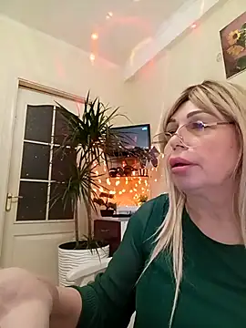 Snapshot of SusieNoreen chatting on March 2025 11:44:02 AM SusieNoreen online show from March 2025 11:44:02 AM