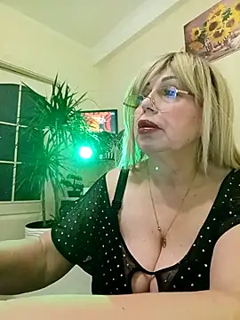 Snapshot of SusieNoreen chatting on March 2025 06:01:01 AM SusieNoreen online show from March 2025 06:01:01 AM