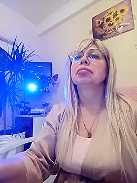 Snapshot of SusieNoreen chatting on March 2025 01:53:02 AM SusieNoreen online show from March 2025 01:53:02 AM