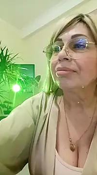 Snapshot of SusieNoreen chatting on March 2025 06:43:01 AM SusieNoreen online show from March 2025 06:43:01 AM