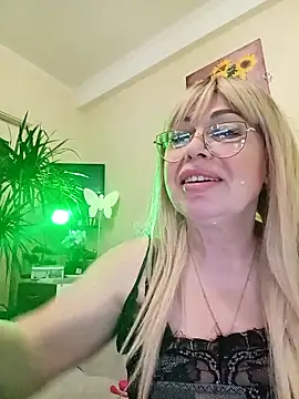 Snapshot of SusieNoreen chatting on March 2025 12:44:01 AM SusieNoreen online show from March 2025 12:44:01 AM