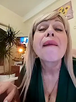 Snapshot of SusieNoreen chatting on March 2025 04:54:02 AM SusieNoreen online show from March 2025 04:54:02 AM