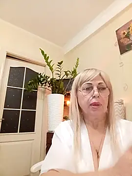 Snapshot of SusieNoreen chatting on September 2025 01:40:01 AM SusieNoreen online show from September 2025 01:40:01 AM