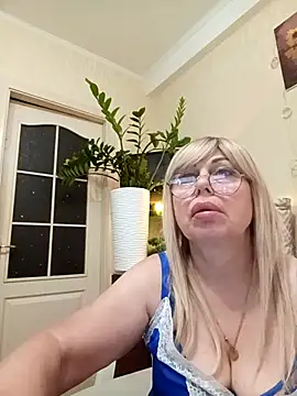 Snapshot of SusieNoreen chatting on September 2025 12:01:02 AM SusieNoreen online show from September 2025 12:01:02 AM