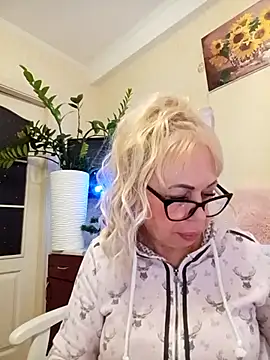 Snapshot of SusieNoreen chatting on October 2025 01:11:01 AM SusieNoreen online show from October 2025 01:11:01 AM