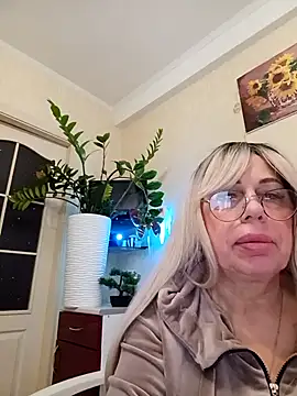Snapshot of SusieNoreen chatting on October 2025 01:01:02 AM SusieNoreen online show from October 2025 01:01:02 AM
