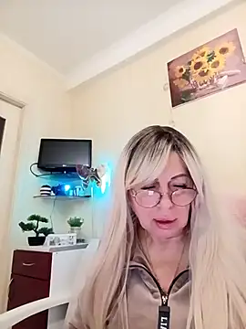 Snapshot of SusieNoreen chatting on October 2025 01:37:02 AM SusieNoreen online show from October 2025 01:37:02 AM