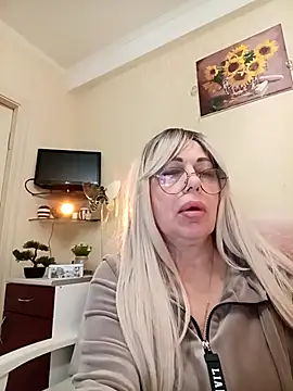 Snapshot of SusieNoreen chatting on October 2025 12:52:02 AM SusieNoreen online show from October 2025 12:52:02 AM