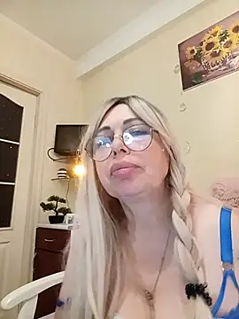 Snapshot of SusieNoreen chatting on October 2025 01:03:02 AM SusieNoreen online show from October 2025 01:03:02 AM