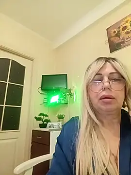 Snapshot of SusieNoreen chatting on October 2025 12:53:01 AM SusieNoreen online show from October 2025 12:53:01 AM