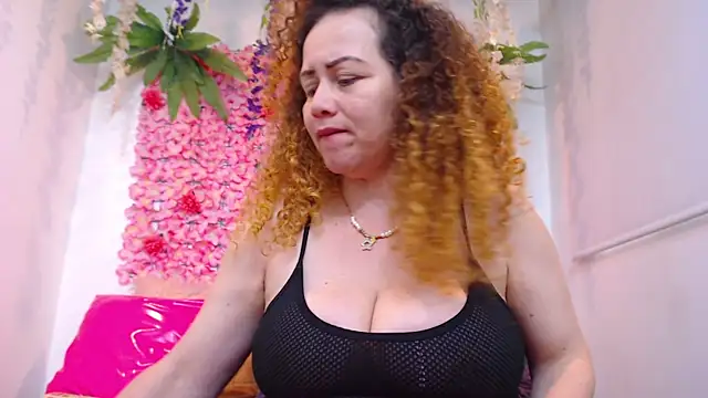 Snapshot of BLONDE_SEXYHOT chatting on April 2026 04:22:02 PM BLONDE SEXYHOT online show from April 2026 04:22:02 PM