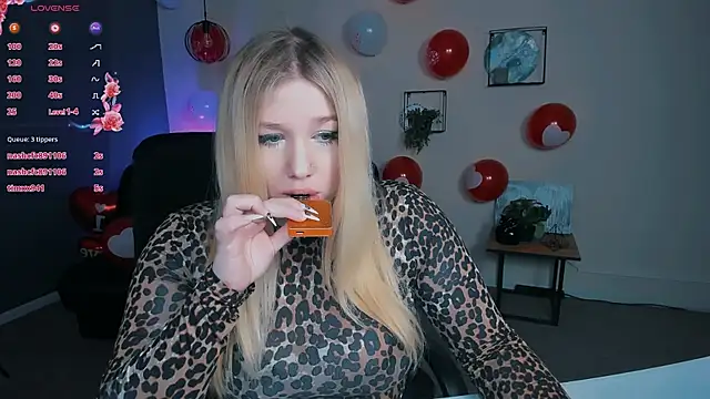 juli kisss online show from February 2025 09:38:01 AM