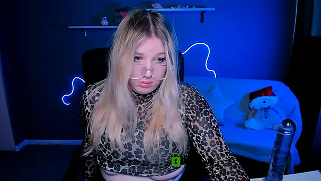 juli kisss online show from March 2025 12:44:02 PM