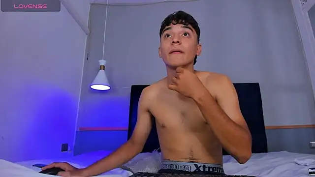 Austin Cardieff online show from December 2024 07:43:02 PM