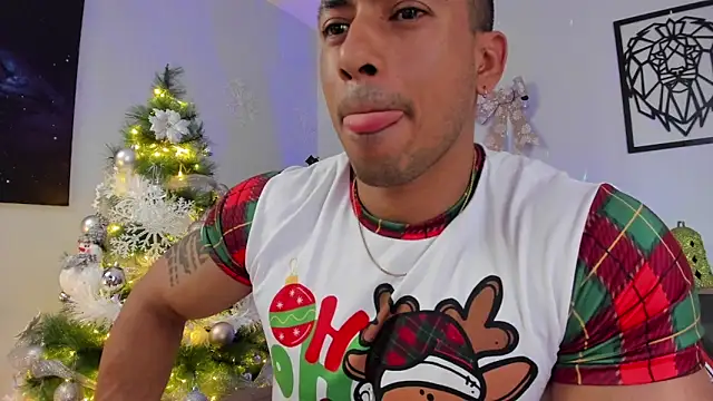 Snapshot of aaroncolombia chatting on December 2024 01:22:02 PM aaroncolombia online show from December 2024 01:22:02 PM