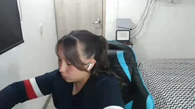 Skarlet Adams28 online show from December 2025 06:16:01 PM