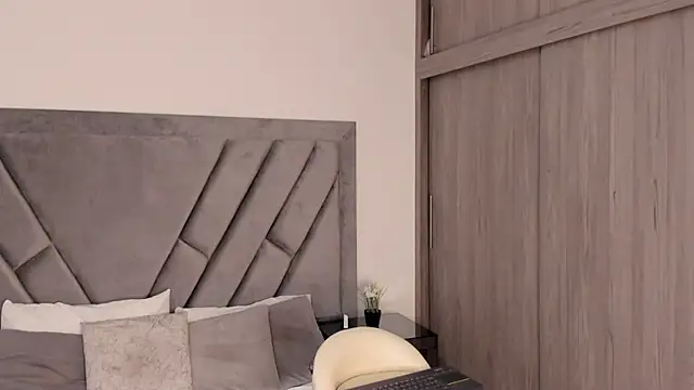 nataliee foster online show from January 2025 11:33:02 AM