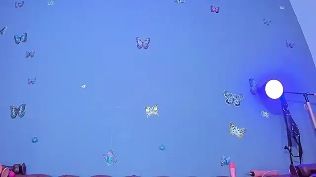 Kaira mosse online show from April 2026 06:10:01 PM