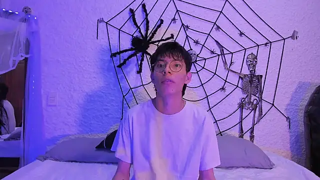 alexandersawyer online show from October 2025 04:10:02 AM